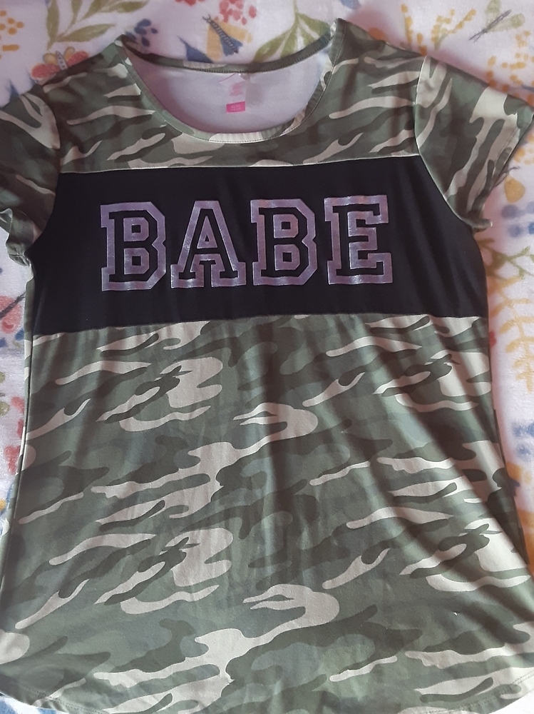 A Camo Tshirt. Size. XL/XG (15-17)